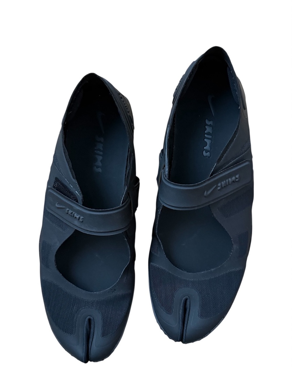 NikeSKIMS Rift Mesh split toe shoe - Picture 6 of 8